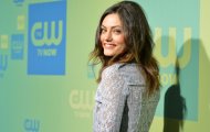 Фиби Тонкин посетила мероприятие "CW Upfront"