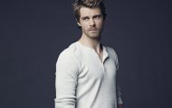 Промо-фото Люка Митчелла для сериала «Люди будущего»